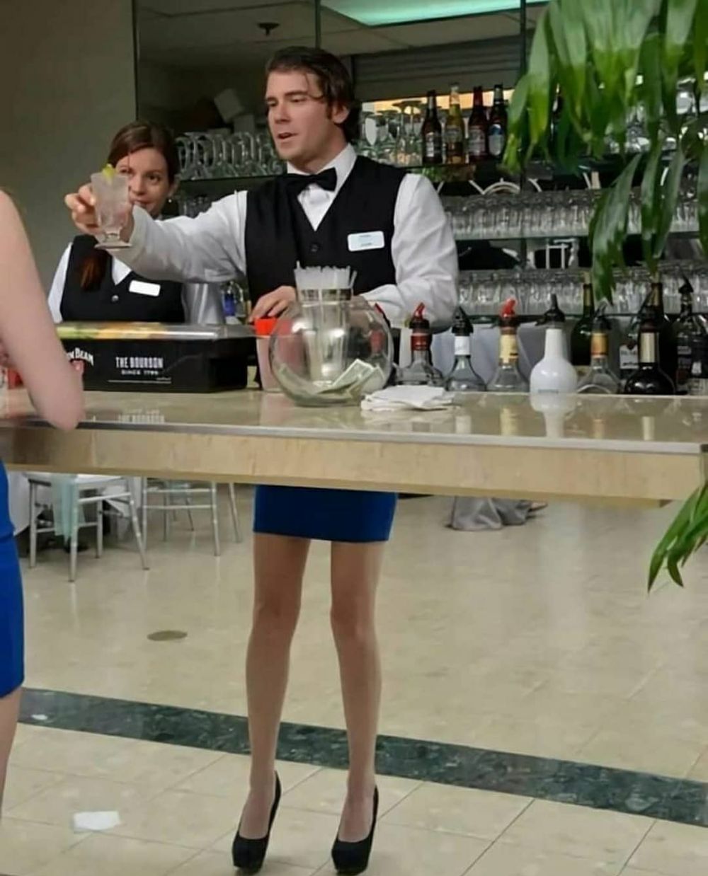 pantulan di cermin malah lucu © berbagai sumber