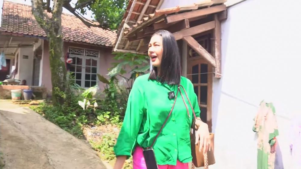 Potret rumah Bonge © YouTube/Baim Paula