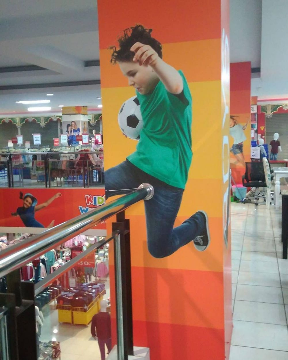 spanduk sama momennya pas banget © berbagai sumber