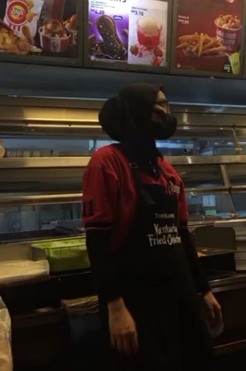 Wanita lulusan sarjana teknik kimia ini jadi pelayan restoran cepat saji TikTok Wanita lulusan sarjana teknik kimia ini jadi pelayan restoran cepat saji TikTok