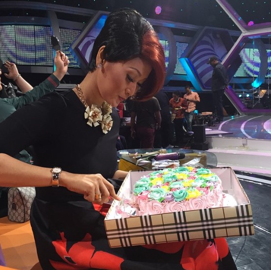 10 Kue ultah keluarga Inul Daratista, desainnya simpel hingga unik