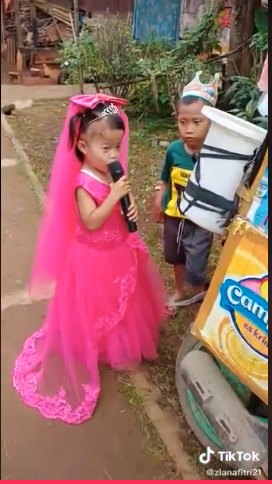 Bikin gemes, rayakan ulang tahun gadis kecil ini kejar penjual es krim