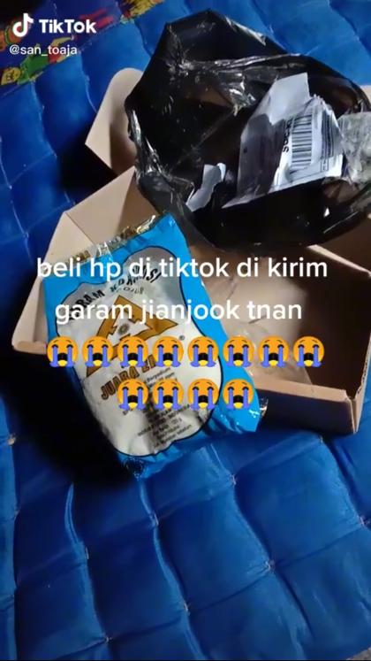 Momen apes beli smartphone di olshop © berbagai sumber