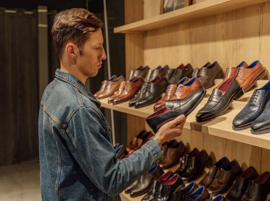 Arti mimpi beli sepatu © 2022 berbagai sumber