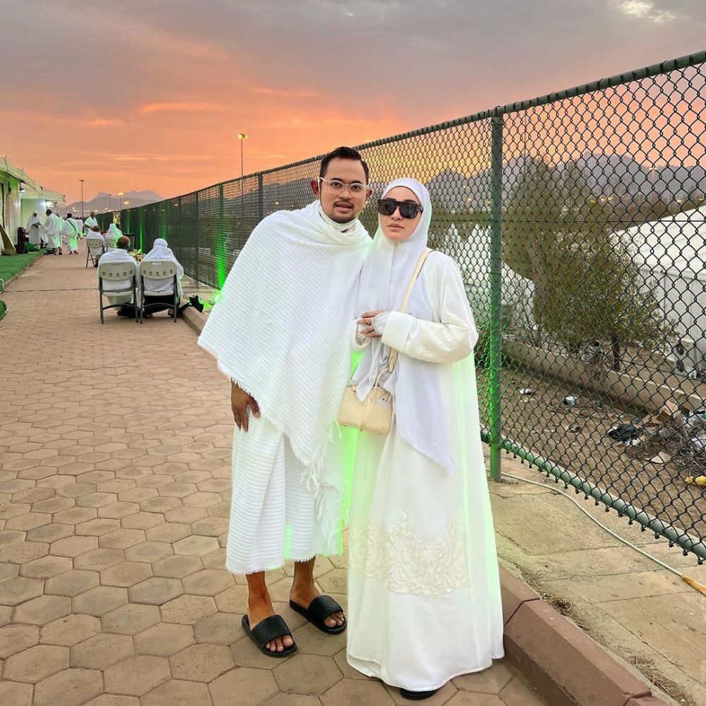 Potret Shandy Purnamasari dan Juragan99 menunaikan haji Berbagai sumber Potret Shandy Purnamasari dan Juragan99 menunaikan haji Berbagai sumber