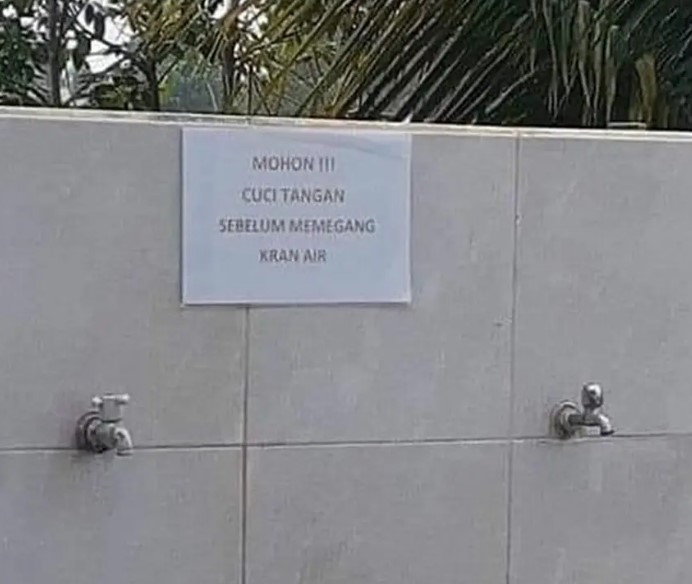 Tulisan absurd aturan di tempat cuci tangan © berbagai sumber