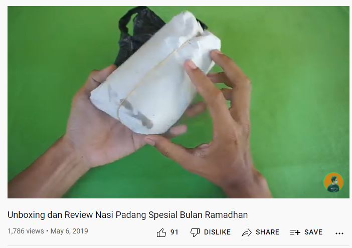 Judul absurd konten makanan di YouTube © berbagai sumber Judul absurd konten makanan di YouTube © berbagai sumber