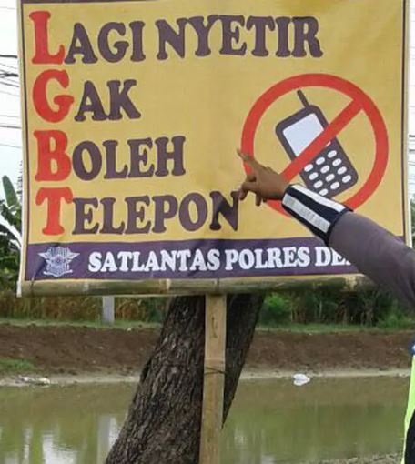 spanduk motivasi singkatannya nyeleneh © berbagai sumber