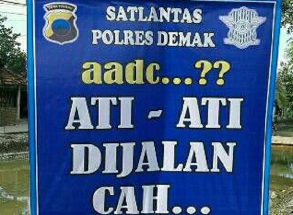 spanduk motivasi singkatannya nyeleneh © berbagai sumber