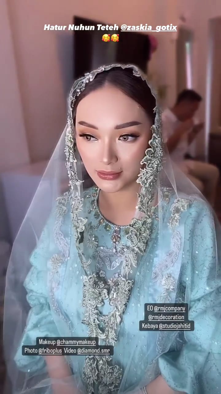 tasyakuran 7 bulan kehamilan zaskia gotik © instagram tasyakuran 7 bulan kehamilan zaskia gotik © instagram