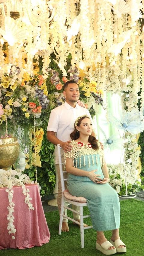 tasyakuran 7 bulan kehamilan zaskia gotik © instagram tasyakuran 7 bulan kehamilan zaskia gotik © instagram