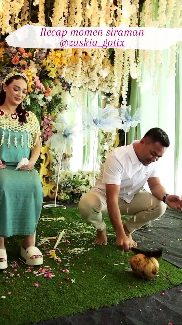 11 Momen tasyakuran 7 bulan kehamilan Zaskia Gotik, kental adat Jawa