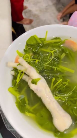 10 Makanan dan minuman dikonsumsi Fitri Tropica, bikin ASI lancar