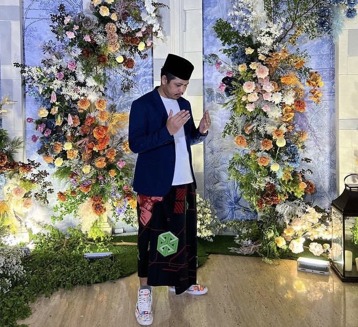 Gaya seleb di pernikahan Bintang Emon Berbagai sumber