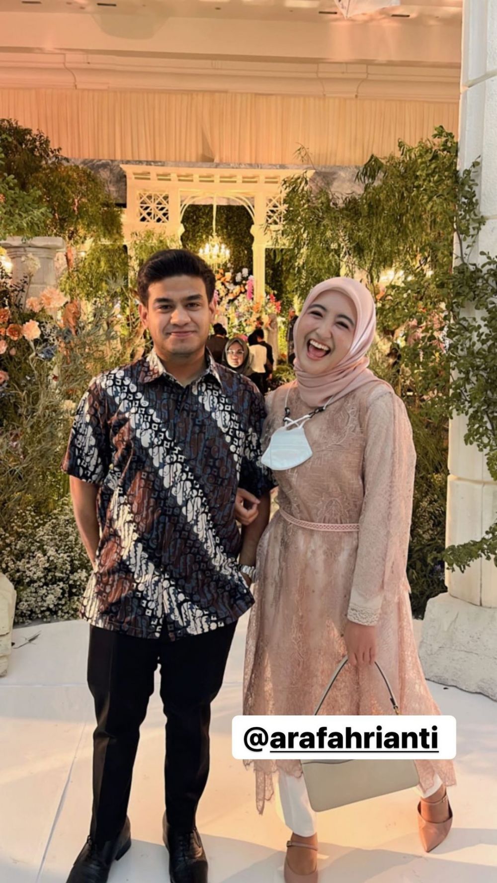 Gaya seleb di pernikahan Bintang Emon Berbagai sumber