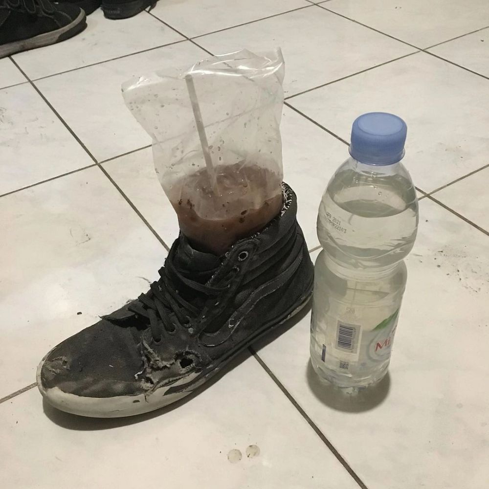 sepatu dialih fungsikan nyeleneh © berbagai sumber