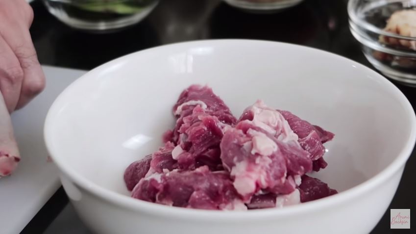 13 Langkah mudah Arumi Bachsin bikin kare kambing, empuk dan antibau