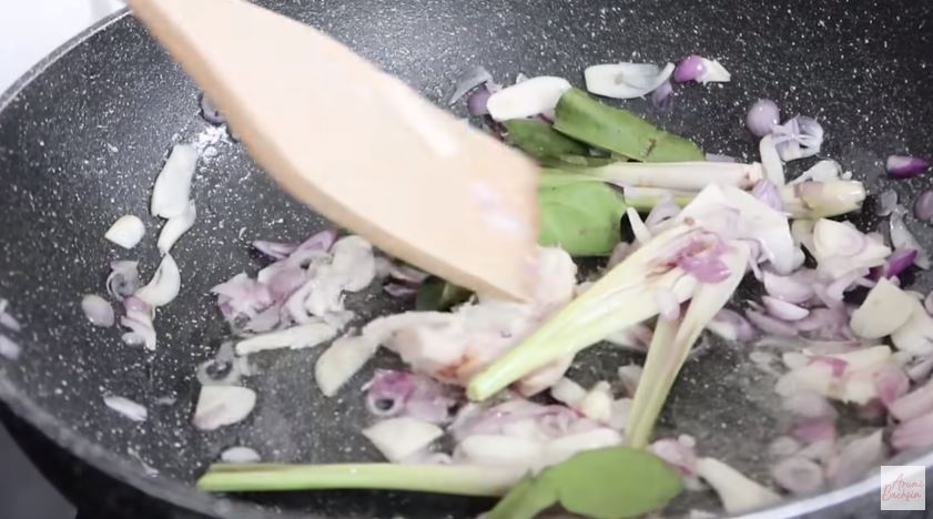 13 Langkah mudah Arumi Bachsin bikin kare kambing, empuk dan antibau