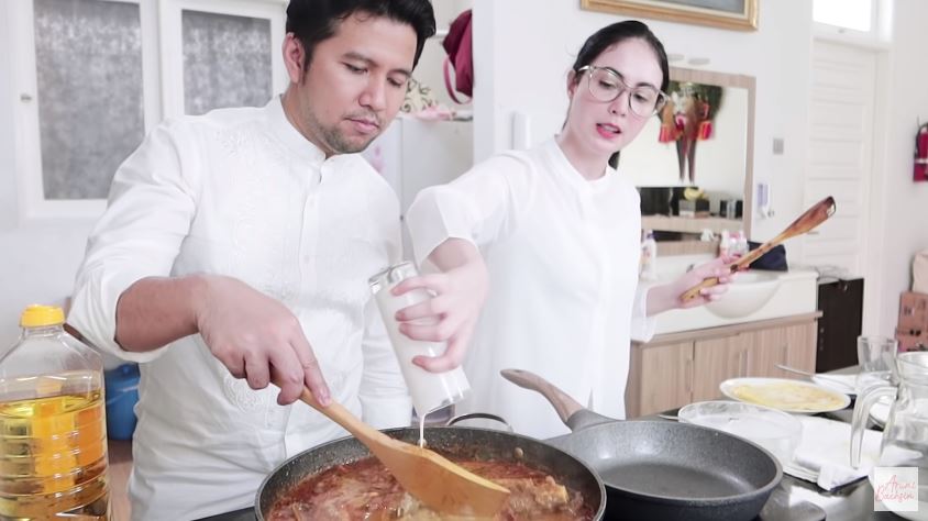 13 Langkah mudah Arumi Bachsin bikin kare kambing, empuk dan antibau