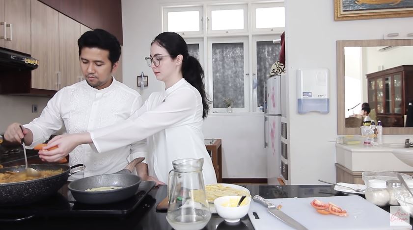 13 Langkah mudah Arumi Bachsin bikin kare kambing, empuk dan antibau