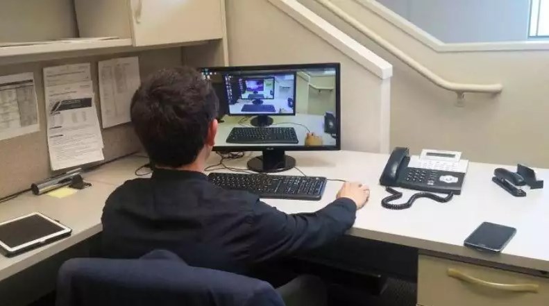 wallpaper nyeleneh komputer © berbagai sumber