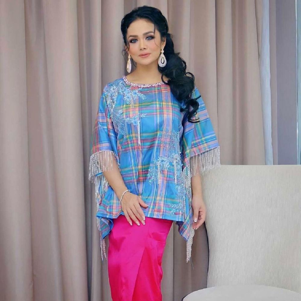 Gaya Krisdayanti saat hadiri kondangan © Instagram Gaya Krisdayanti saat hadiri kondangan © Instagram