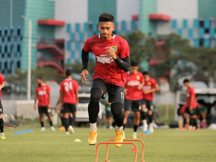 Pemain bola yang anggota TNI dan Polri Berbagai sumber