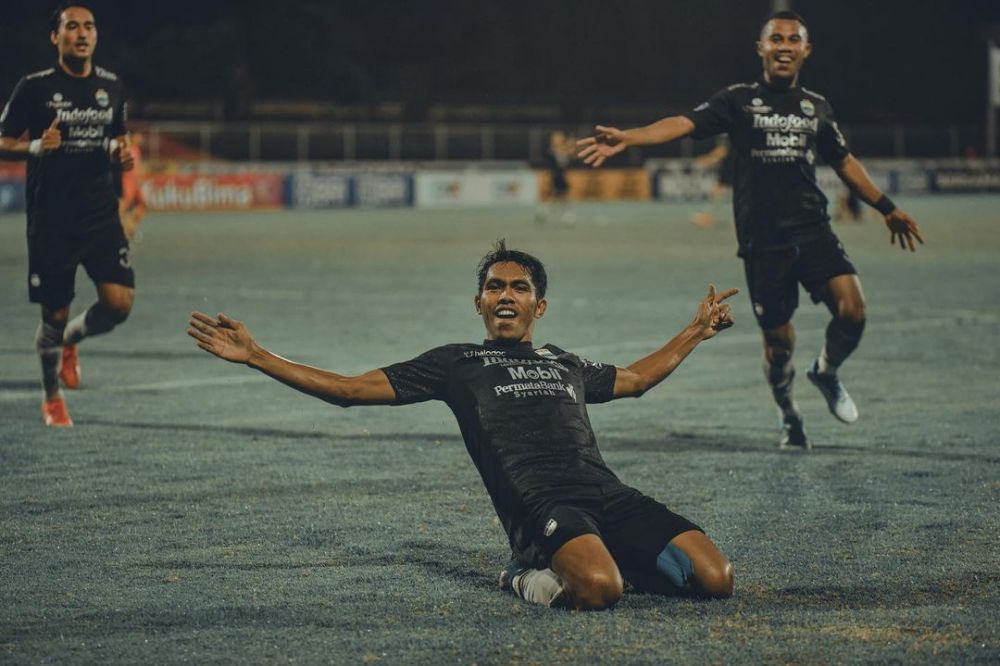 Pemain bola yang anggota TNI dan Polri Berbagai sumber