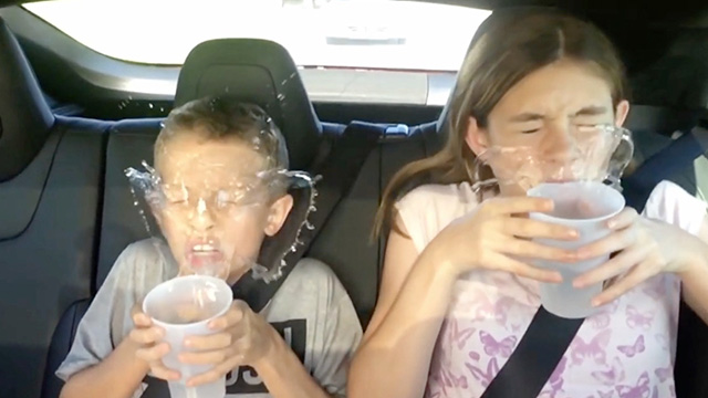 penumpang apes saat naik mobil © berbagai sumber