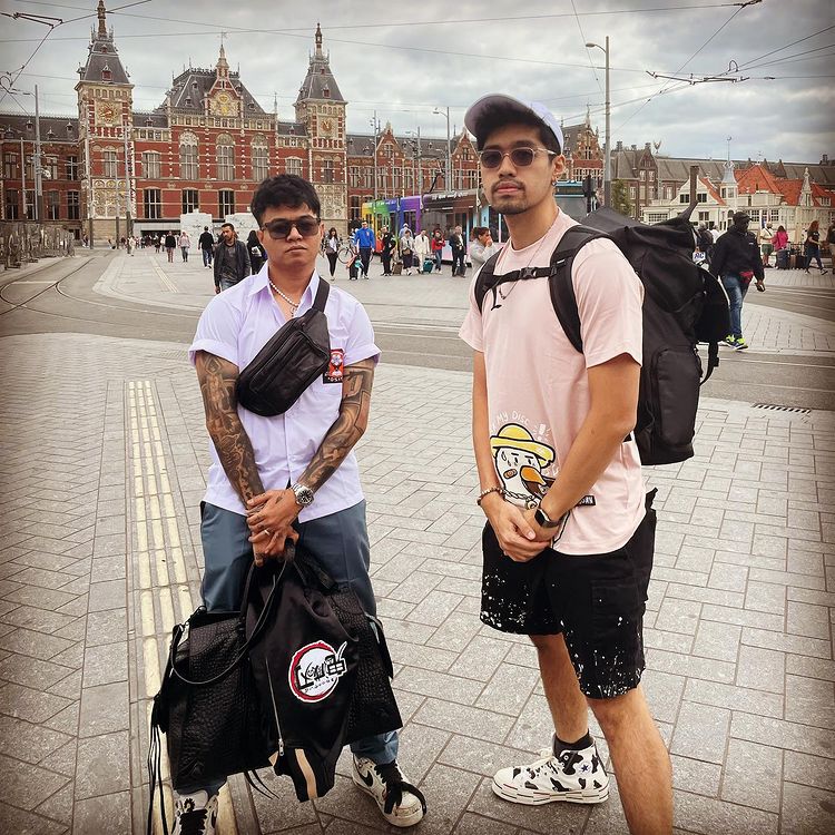 Gaya penyanyi konser di luar negeri © berbagai sumber Gaya penyanyi konser di luar negeri © berbagai sumber