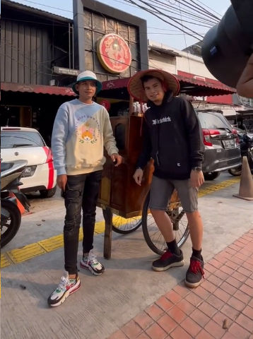 Momen Okin bertemu dengan kembarannya Tiktok Momen Okin bertemu dengan kembarannya Tiktok