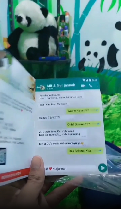 undangan bentuk WhatsApp © Instagram/@_seputaran_minang