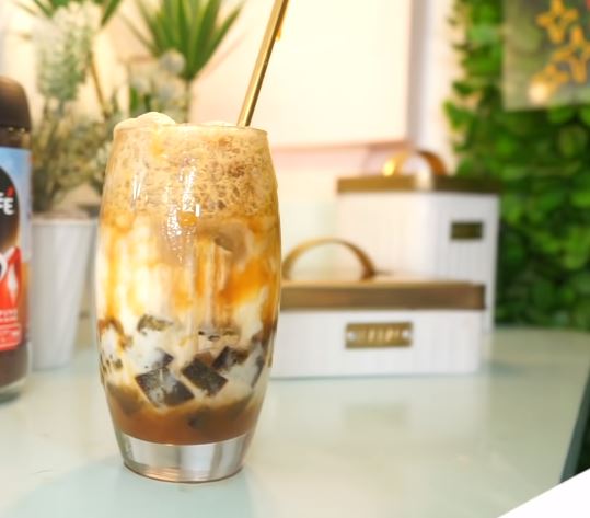 Kreasi minuman latte ala 10 seleb, simpel dan mudah disontek