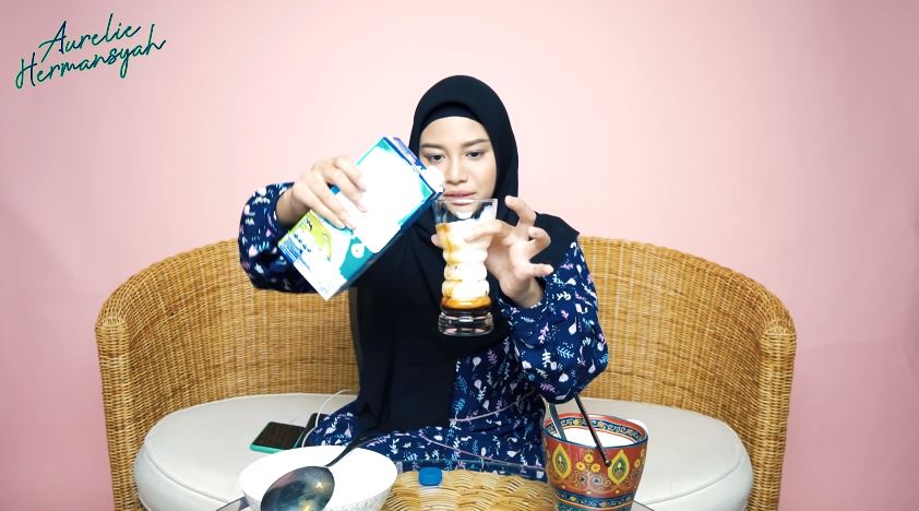 Kreasi minuman latte ala 10 seleb, simpel dan mudah disontek