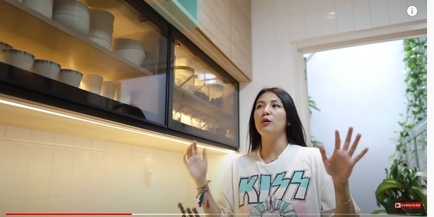 10 Cara menata bahan makanan ala Sharena Delon, bikin rapi dan awet