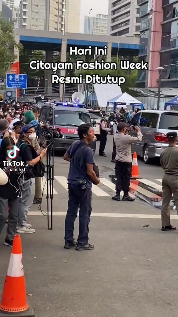 penampakan zebra cross usai diblokade polisi © berbagai sumber penampakan zebra cross usai diblokade polisi © berbagai sumber