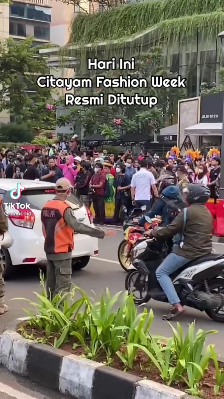 9 Penampakan zebra cross Citayam Fashion Week usai diblokade polisi