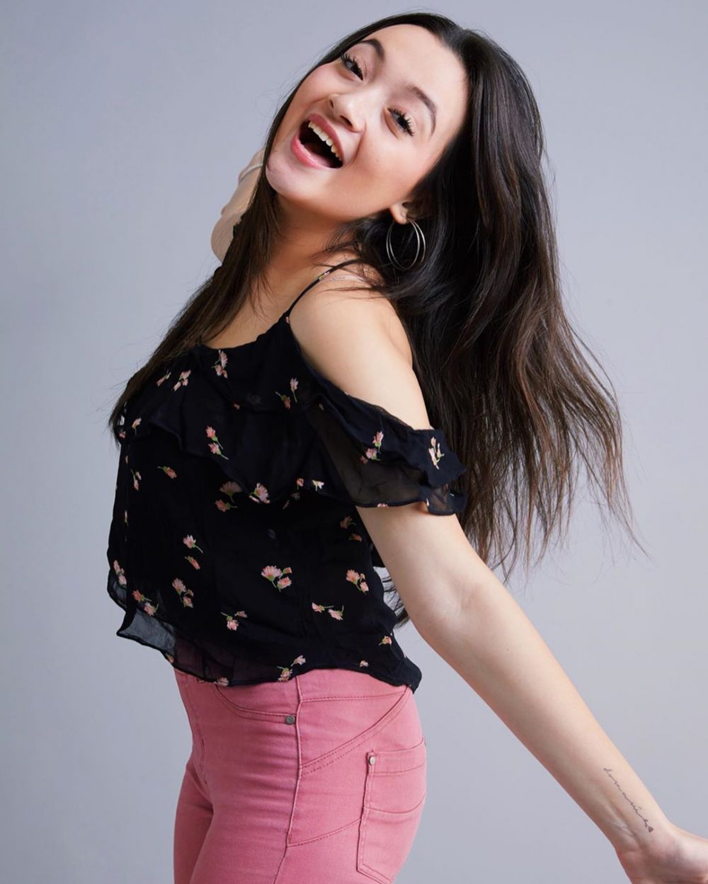 aktris pamer tato tersembunyi di tubuhnya © Instagram