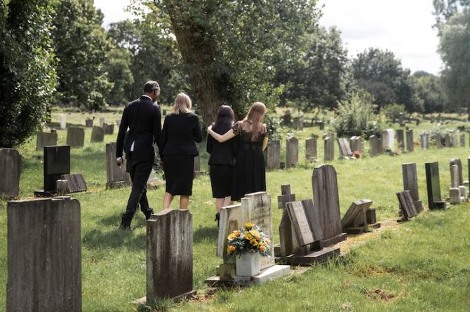 Arti mimpi orang meninggal © 2022 berbagai sumber