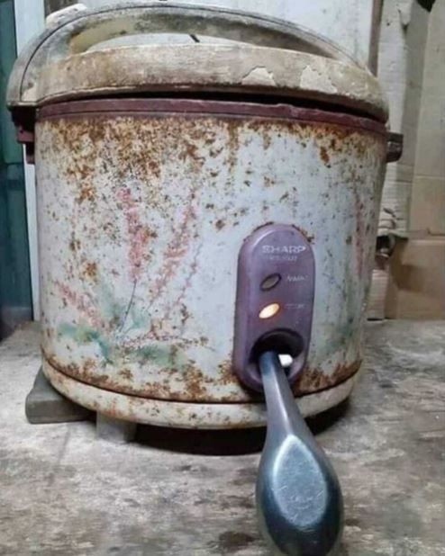 potret lucu orang maksain pakai barang rusak © berbagai sumber