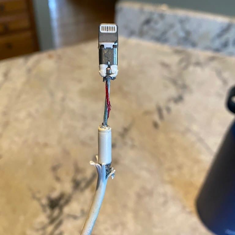 potret lucu orang maksain pakai barang rusak © berbagai sumber