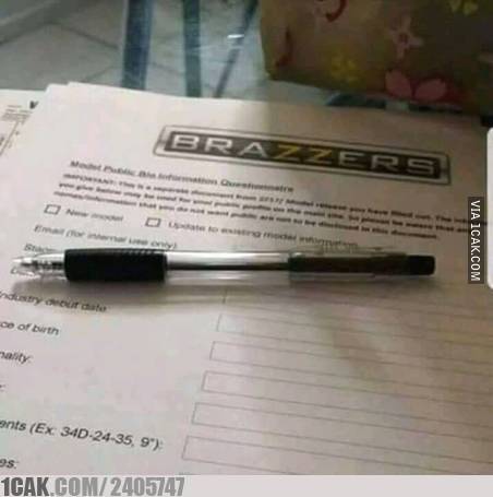 mengisi formulir tapi ada yang aneh © berbagai sumber