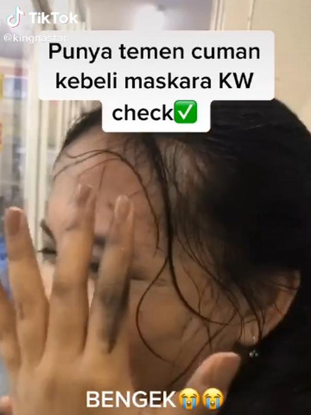 Potret orang pakai maskara Berbagai sumber Potret orang pakai maskara Berbagai sumber