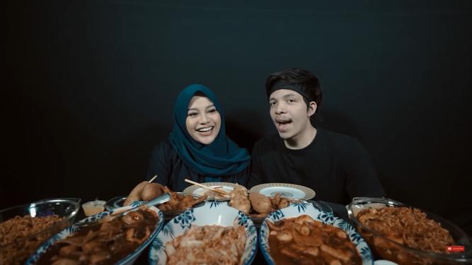 10 Menu mukbang Aurel Hermansyah ini bikin ngiler, ada seafood 100 kg