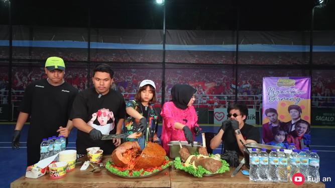 10 Menu mukbang Aurel Hermansyah ini bikin ngiler, ada seafood 100 kg