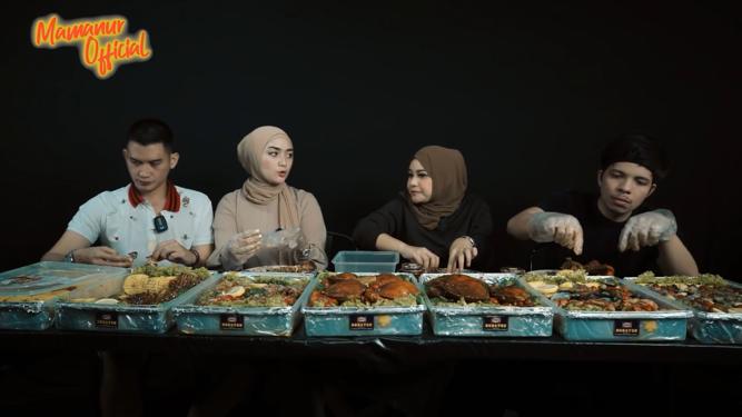 10 Menu mukbang Aurel Hermansyah ini bikin ngiler, ada seafood 100 kg