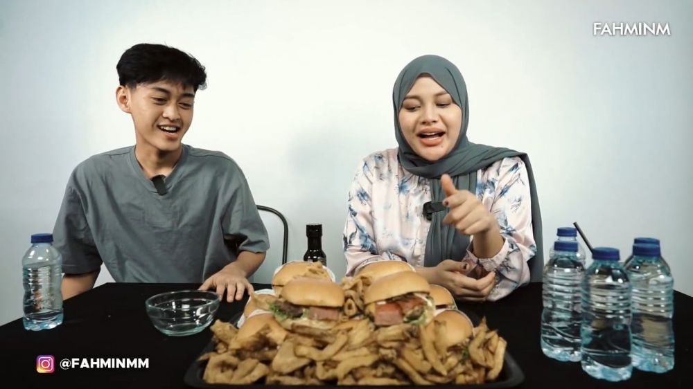 10 Menu mukbang Aurel Hermansyah ini bikin ngiler, ada seafood 100 kg