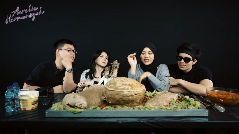 10 Menu mukbang Aurel Hermansyah ini bikin ngiler, ada seafood 100 kg