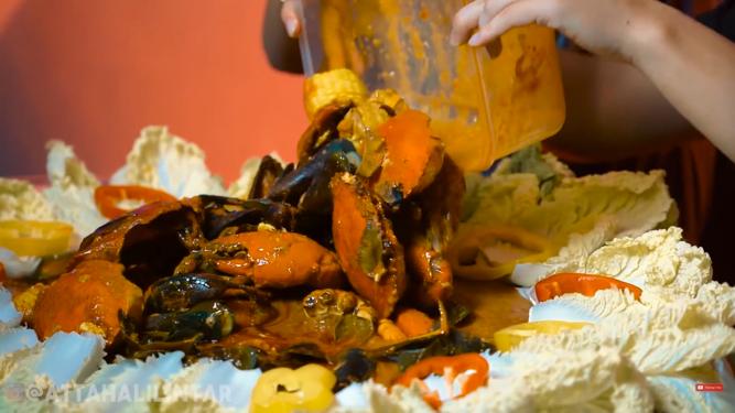 10 Menu mukbang Aurel Hermansyah ini bikin ngiler, ada seafood 100 kg