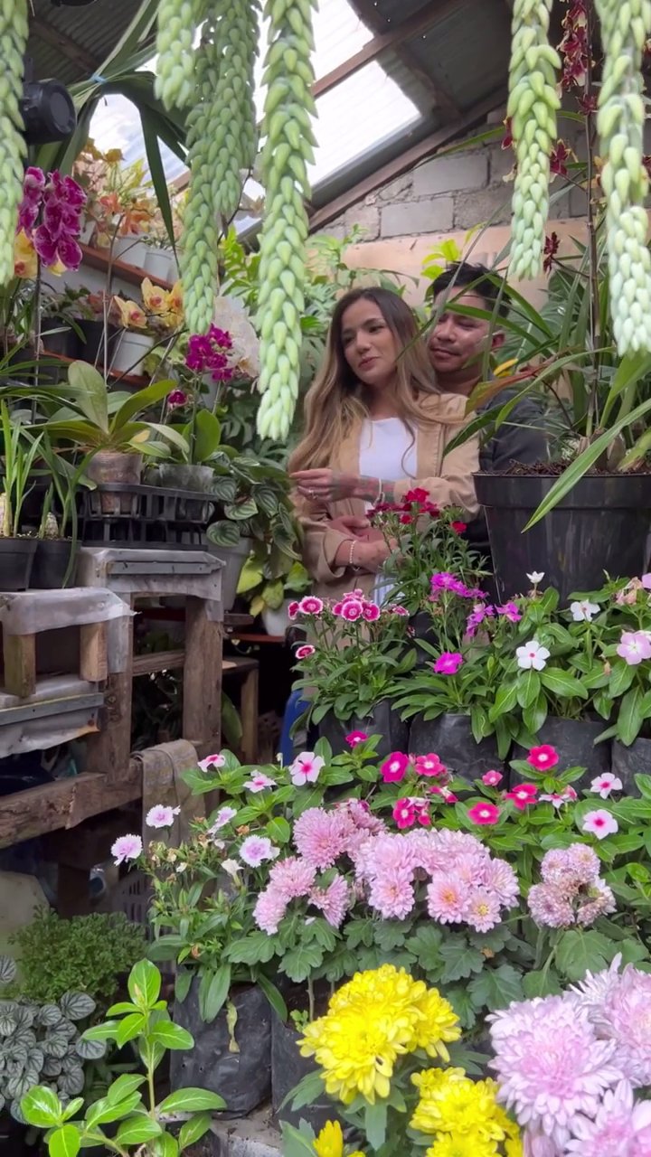 Sheila Marcia suami jadi model video klip Anji © Instagram Sheila Marcia suami jadi model video klip Anji © Instagram